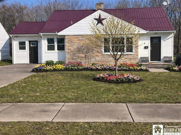 29 Allen St, Gowanda, NY 14070