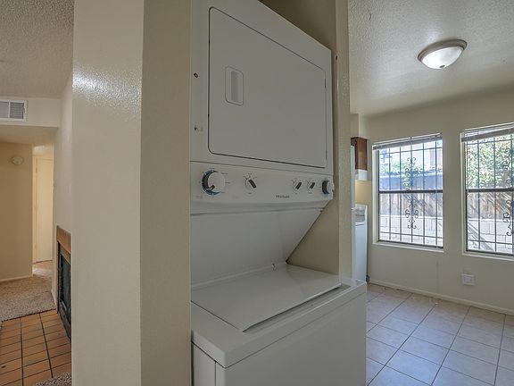 4th image of 916 Alcazar St NE #A