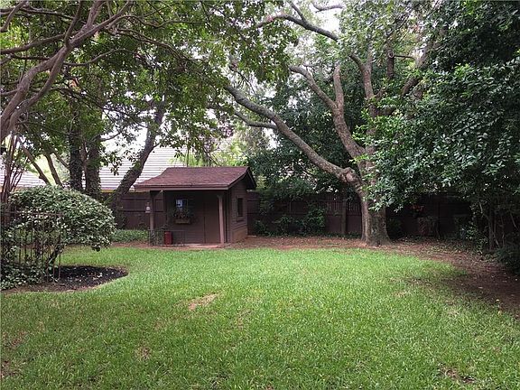 2nd image of 2133 Lake Crest Dr