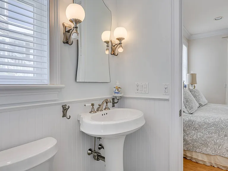 881 Dune Rd — Photo 20