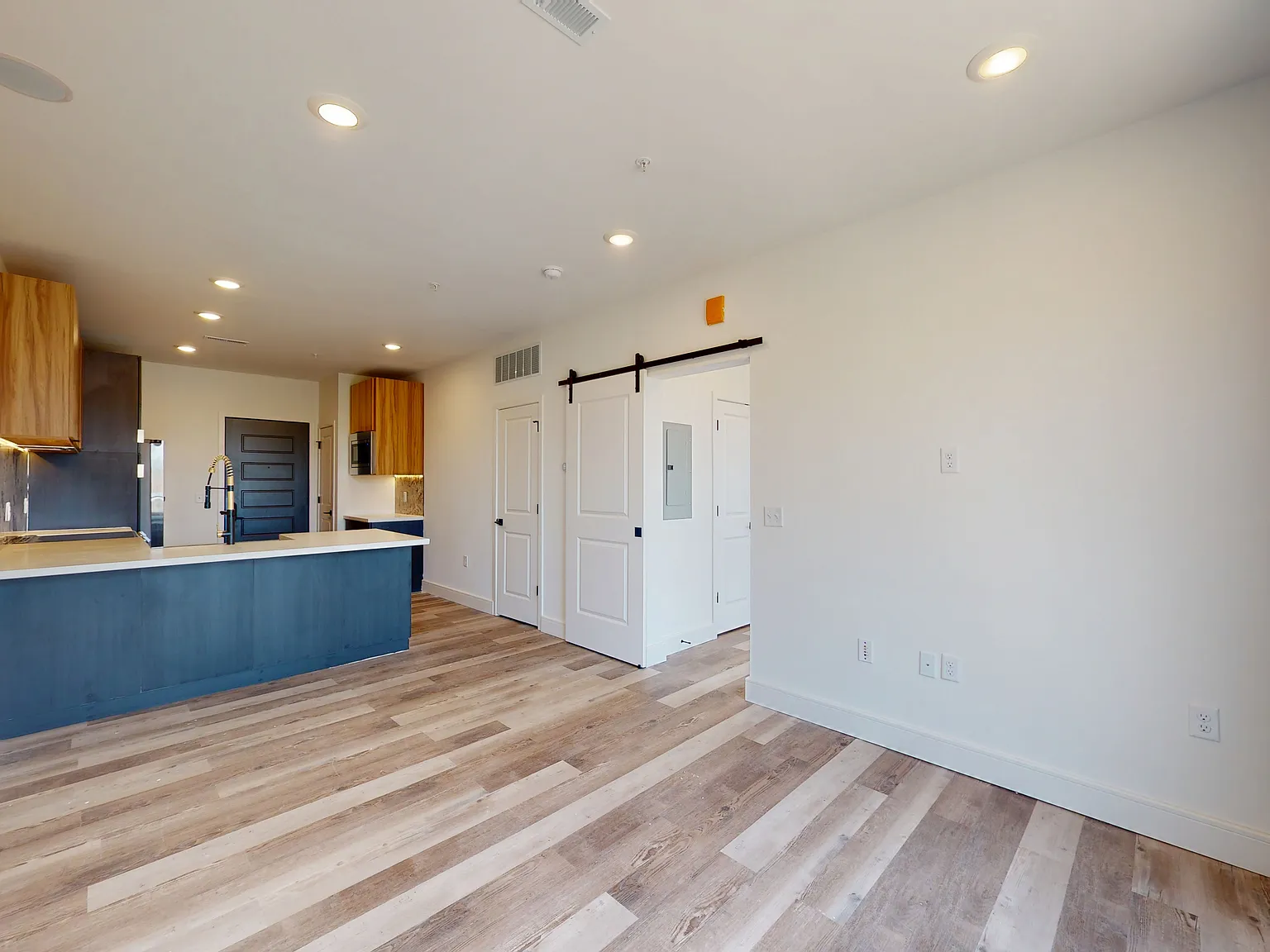 Studio, 574 sqft, $1,410 — Photo 4