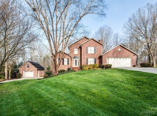 6499 Willowbottom Rd, Hickory, NC 28602