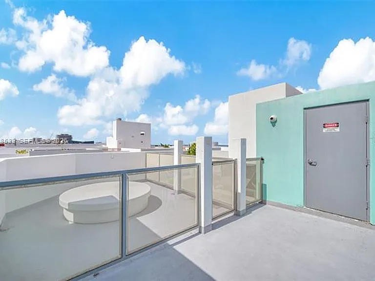 7728 Collins Ave #5 — Photo 33