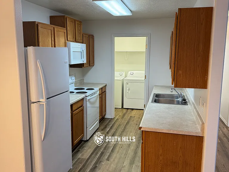 2140 Elizabeth Blvd #23 — Photo 4