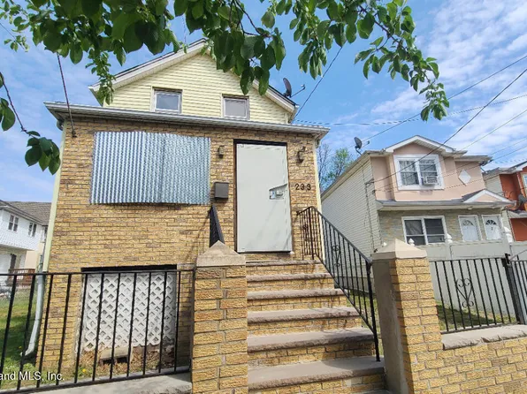 233 Lockman Ave, Staten Island, NY 10303
