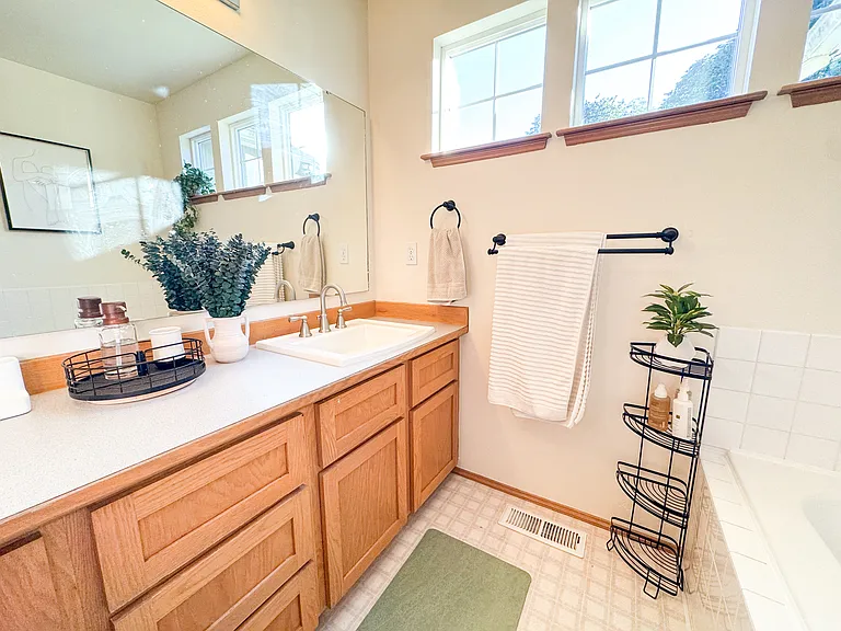 6832 Townsend Ln NE — Photo 39