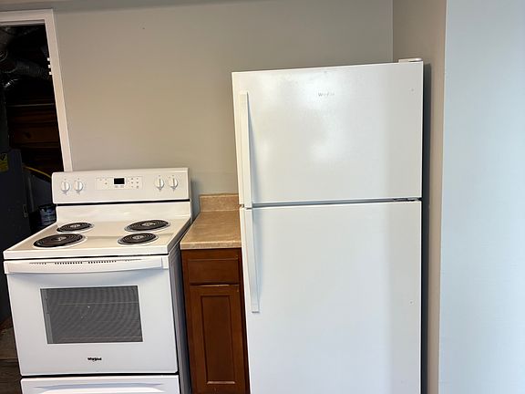 2nd image of 205 Buckeye Cir #205