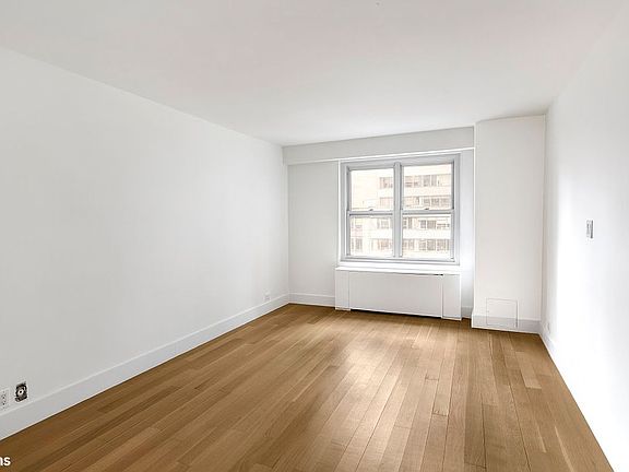 3rd image of 220 E 60th St APT 8D