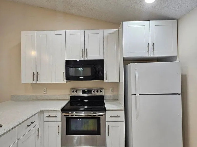 480 Hardwood Pl — Photo 3