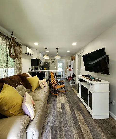 334 E Chestnut Ave — Photo 3