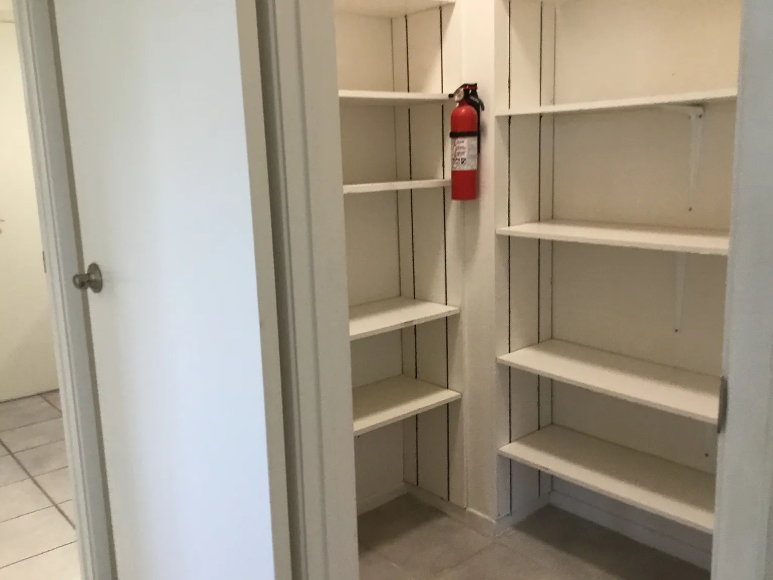 2 bed, 950 sqft, $3,500 — Photo 3