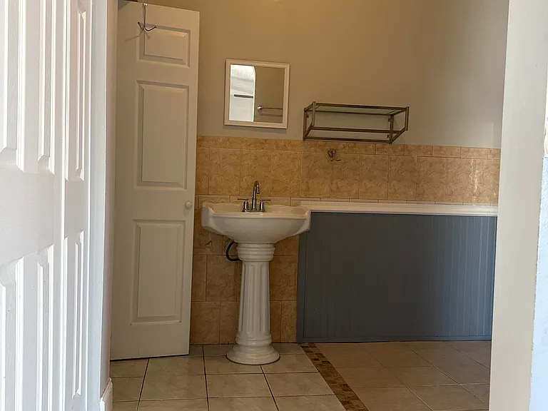 8313 N Orangeview Ave — Photo 7