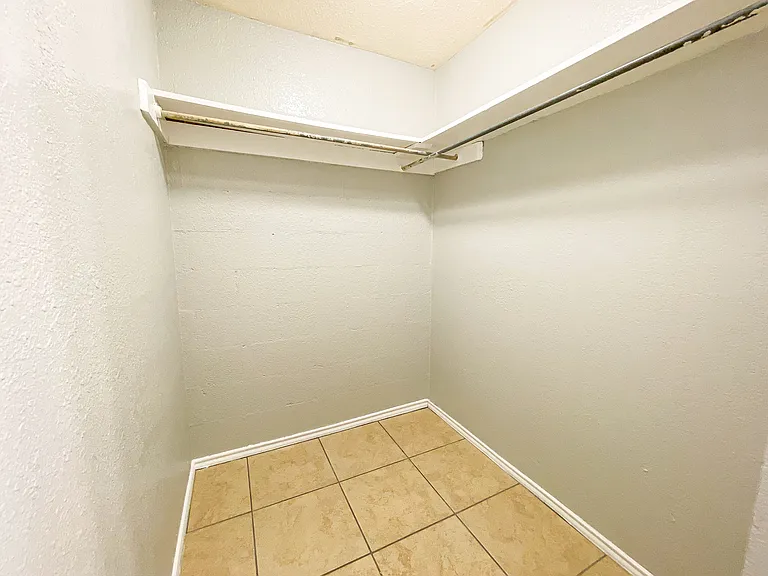 410 E 6th St #5 — Photo 13