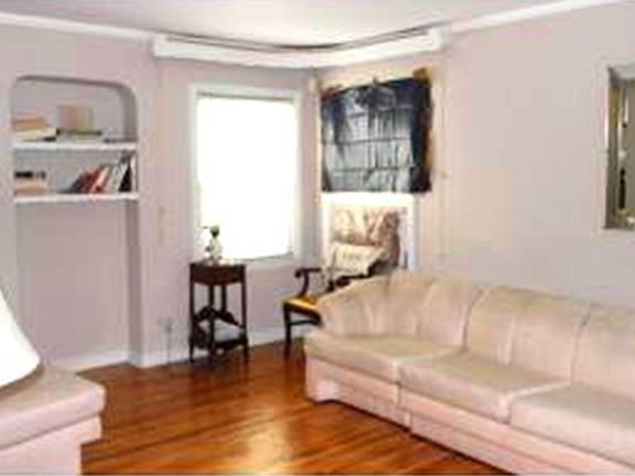 3rd image of 80 Kingston St