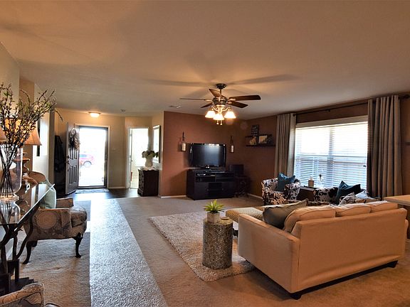3rd image of 933 Iona Dr