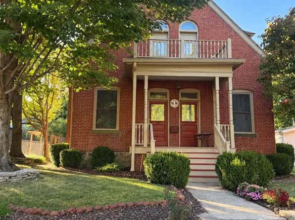 711 N 5th St, Saint Charles, MO 63301
