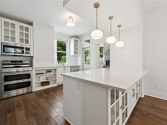 3rd image of 515 Hill St