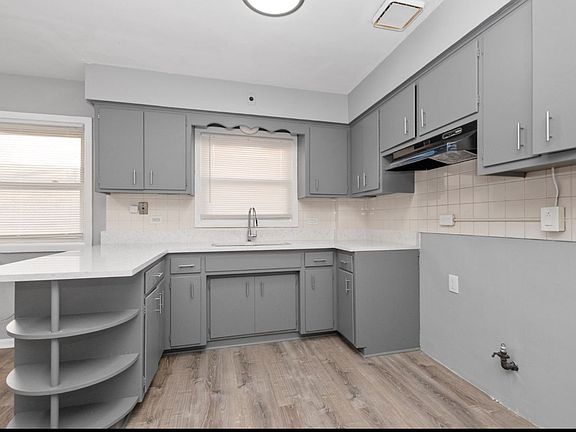 3rd image of 8747 S Beverly Ave #8759-1