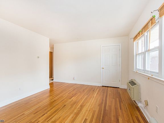 4th image of 395 Park St #395J