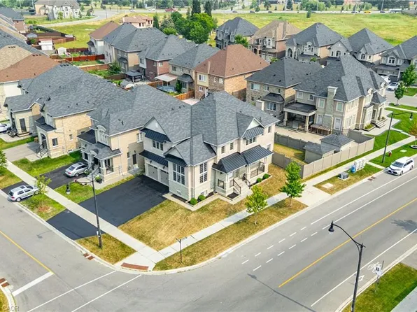 23 Martin Byrne Dr, Brampton, ON L6P 4G2