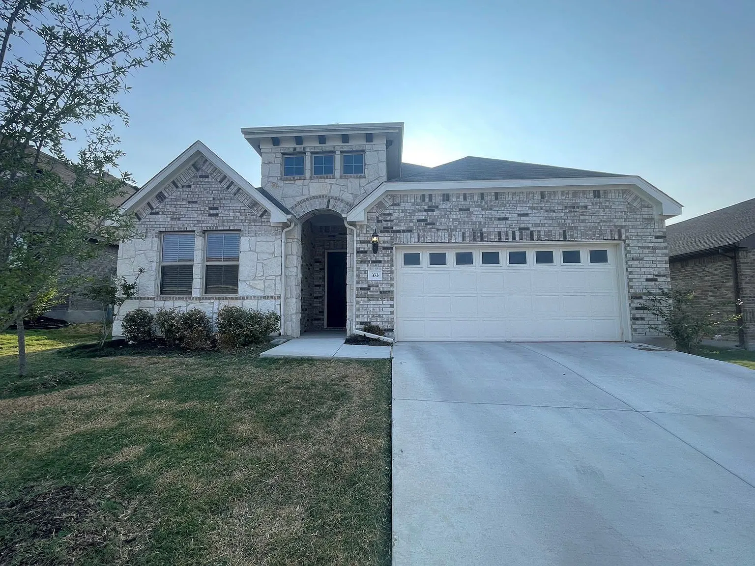 4 bed, 3.0 bath, 2200 sqft, $2,450 — Photo 2