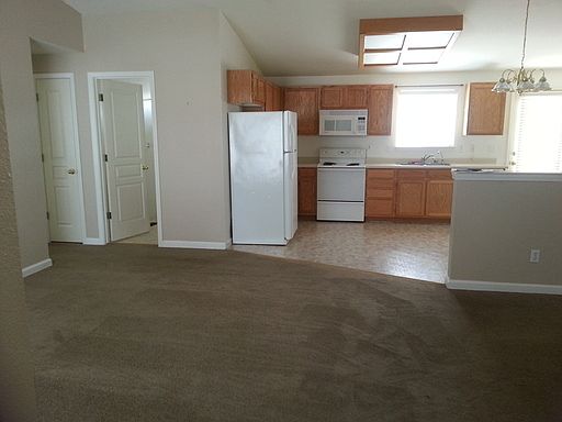 4th image of 327 Wildrose Dr
