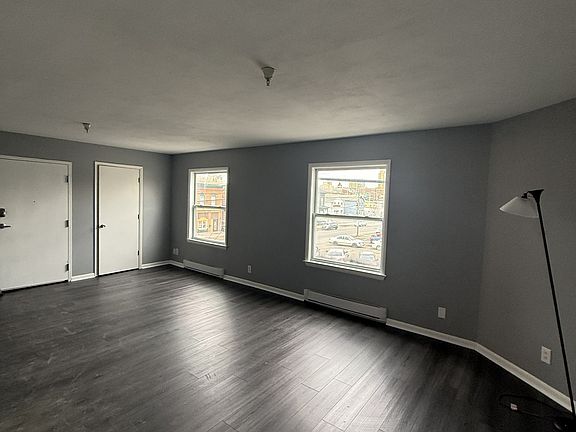 4th image of 200 Catherine St #11553315