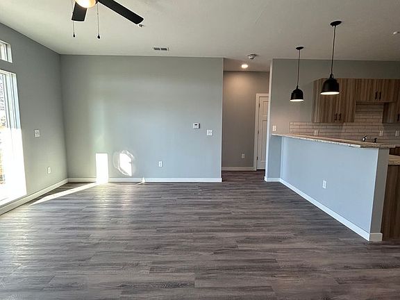4th image of 2724 Silver St #102
