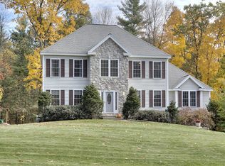 5 Autumn St, Pelham, NH 03076