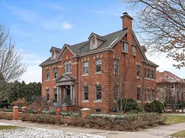 3005 East Kenwood BOULEVARD, Milwaukee, WI 53211
