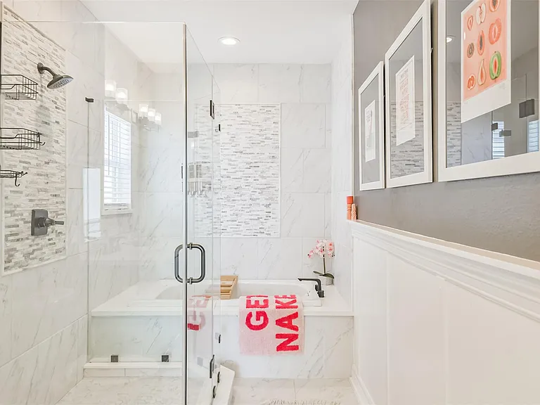 1010 Melneeka Ln — Photo 33