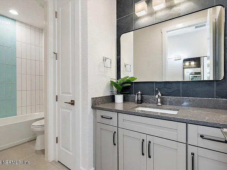 459 Crestview Dr — Photo 15