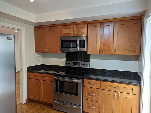 3rd image of 766 University Ave