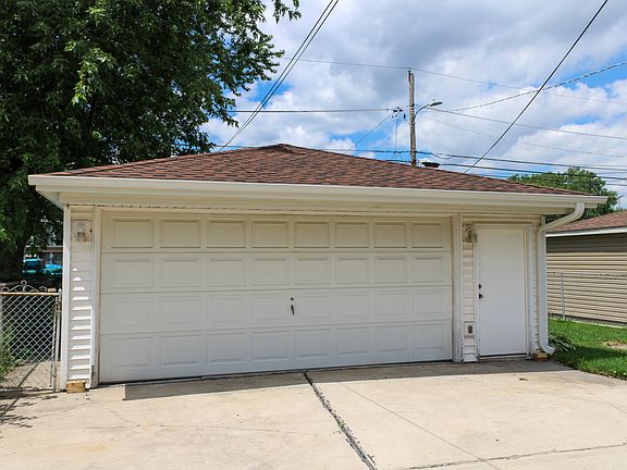 2nd image of 516 Escanaba Ave