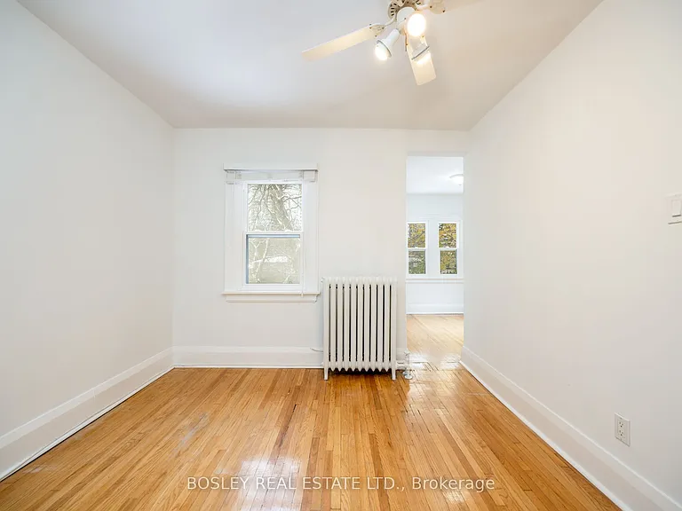 88 Manor Rd E — Photo 26
