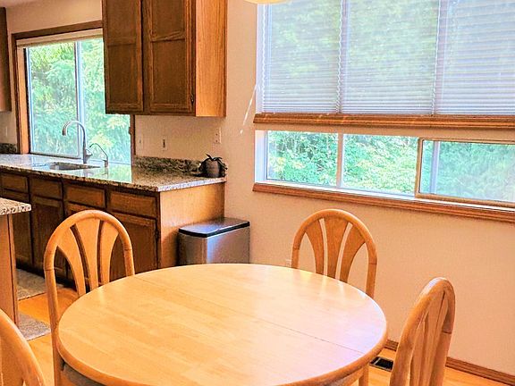High ceiling kitchen nook