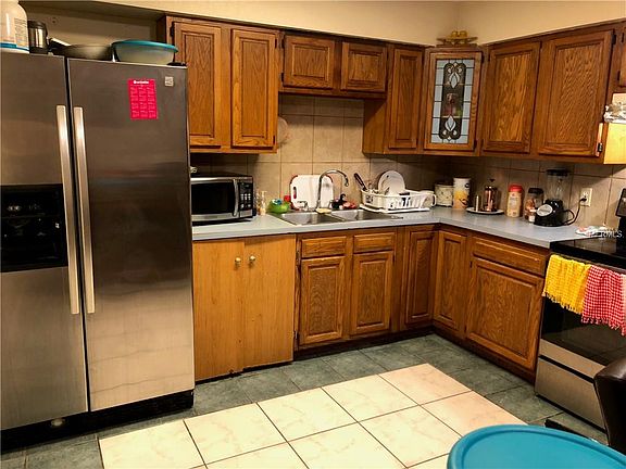 3rd image of 2405 Winger Ave