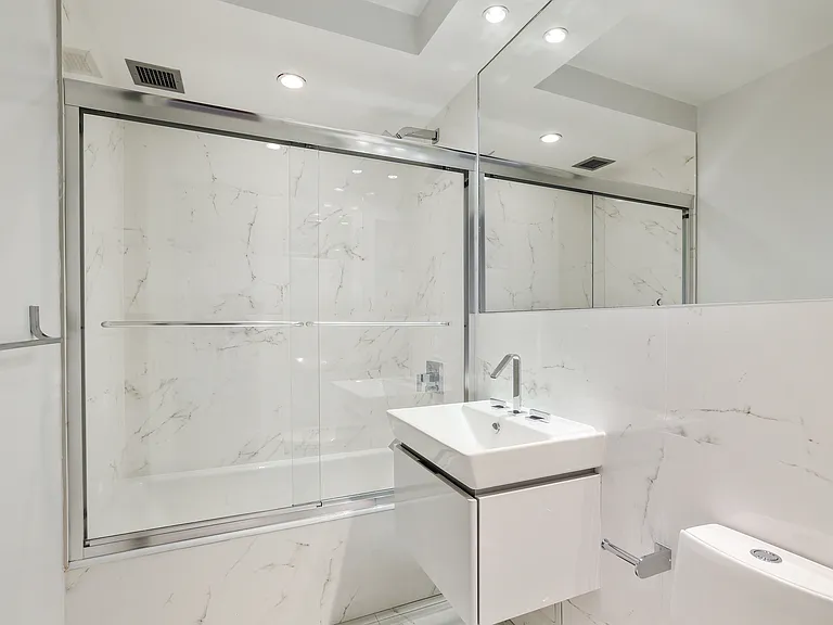 315 W 57th St #11F — Photo 8