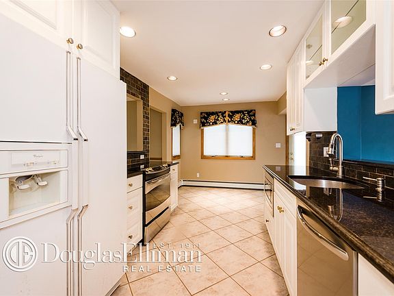 4th image of 2742 Patricia Ln