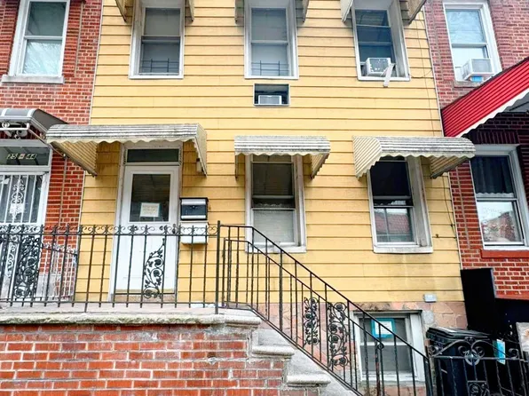2540 32nd Street, Astoria, NY 11102