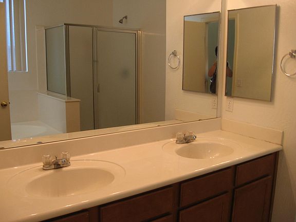 4th image of 3213 W Saint Catherine Ave