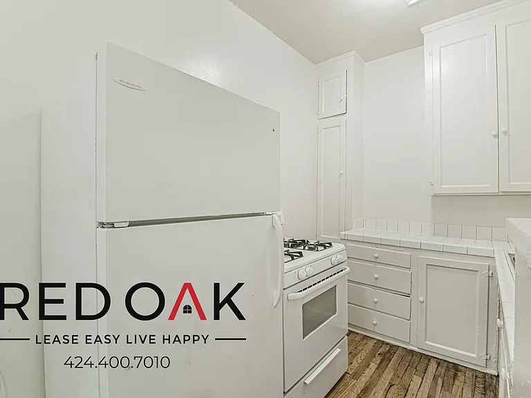 836 Sanborn Ave #105 — Photo 7