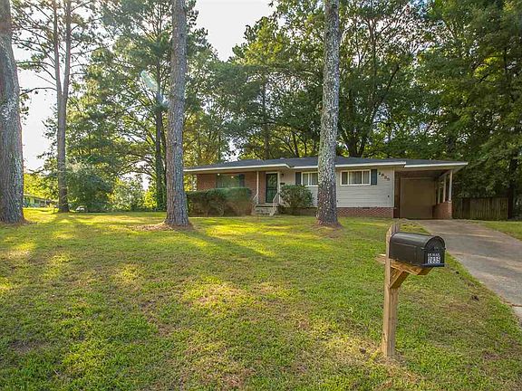 2nd image of 2835 Lakewood Dr