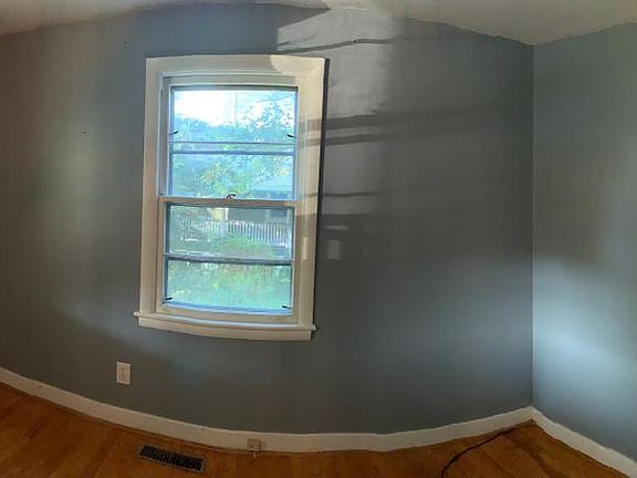 3rd image of 711 Mansfield Ave