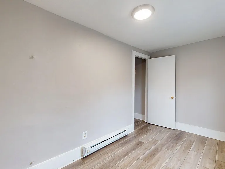 1031 W 9th St — Photo 22