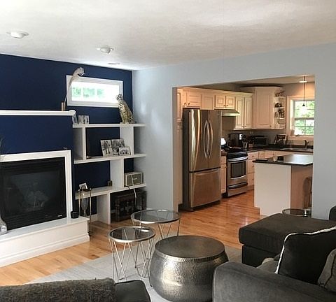 Living/kitchen,gas fireplace