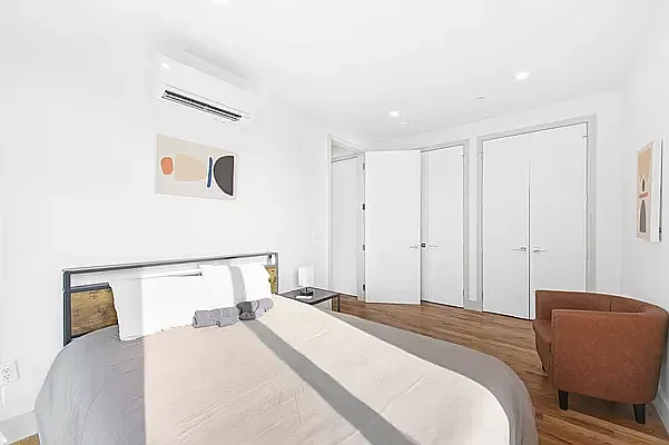 Bedroom, photo 2