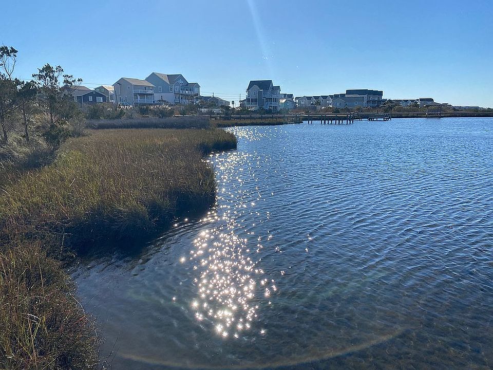 1st image of 3621 Island Dr #B