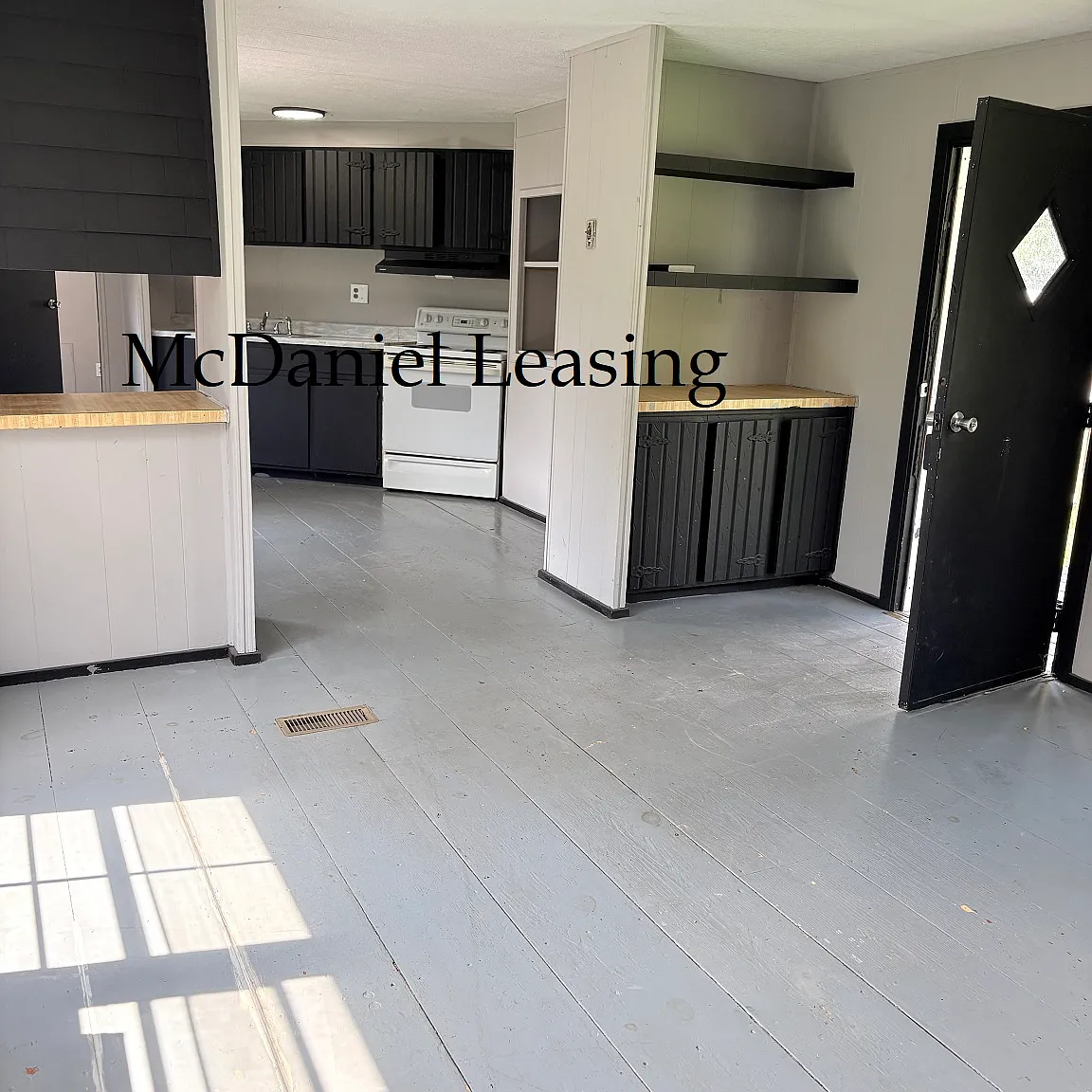 3 bed, 980 sqft, $925 — Photo 1