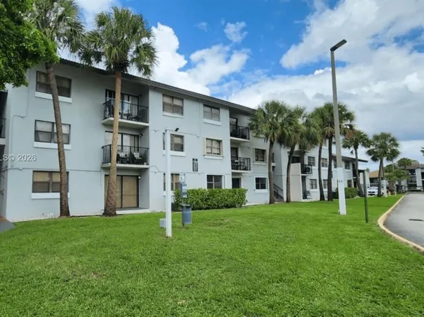 7200 NW 179th St APT 303, Hialeah, FL 33015